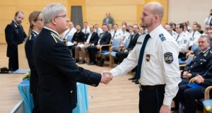 Oroszlányi rendőr lett az év iskolarendőre Komárom-Esztergom megyében