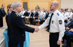 Oroszlányi rendőr lett az év iskolarendőre Komárom-Esztergom megyében