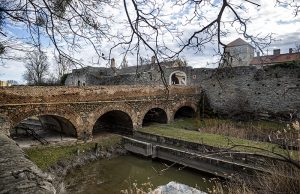Megújul a tatai várárok