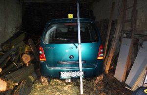 Autót és ablakokat loptak