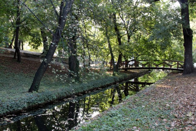 SokakedveltKirandHelyTataiAngolpark