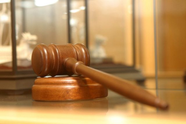 Judge's hammer in gift window of State Duma
