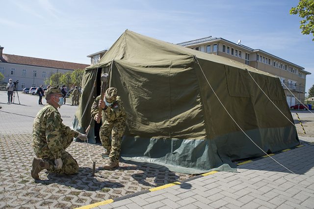 Koronavírus - Szűrősátrat állítottak fel a kisbéri kórh