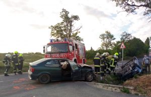 Árokba borult egy autó Bicske közelében
