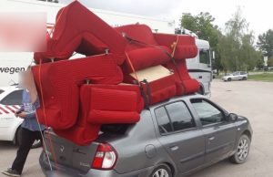 Lekapcsolták a rendőrök a szabálytalan fotelszállítót