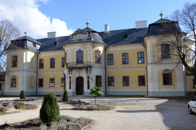 Lambergkastelyfeluj