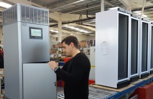 Új csarnok alapkövét tette le Tatabányán a Thermotechnika-Crown Cool Kft.