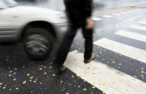 Gépkocsival elütötte egykori élettársa barátját egy férfi, aki életét vesztette