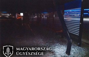 Buszmegállóban okozott nagy kárt az ittas nő