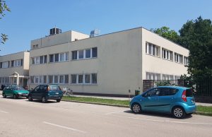 Biztonsági őrre támadt egy férfi a Móri Rendelőintézetben