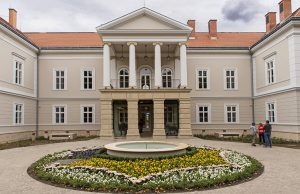 Megújult és interaktív vadászkiállítással gazdagodott a bodajki kastély – Képgalériával