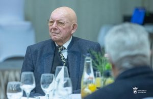 In memoriam Macher János