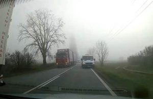Majdnem tragédia lett az előzésből – Videóval