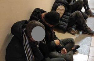 38 embert szállított a 81-esen az embercsempész