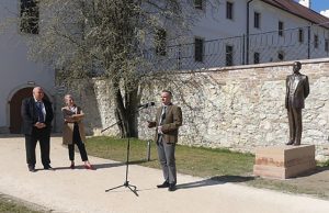 Szobrot avattak Majkon