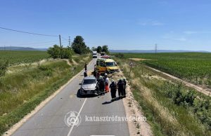 Elszabadult szalmabála okozott balesetet