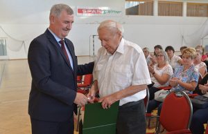 Vasdiplomát vett át a nyugalmazott pedagógus