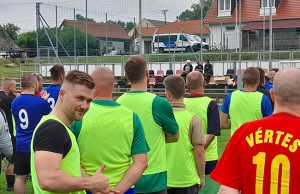 Rendőrök és erdészek fociztak Pusztavámon