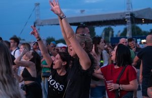 Közel telt házzal indult újra két év szünet után a FEZEN fesztivál