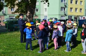 Játékos vetélkedőt rendeztek a rendőrök a csemetéknek