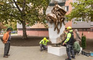Nagy Benedek móri szobrász alkotását avatják Székesfehérváron