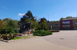 Anyák Napi program Oroszlányban a Szent Borbála téren